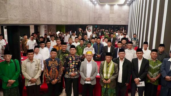 Jelang Muktamar NU, Gus Rozin Gaungkan Penguatan Pesantren dan Kemandirian Jam’iyah di Makassar
