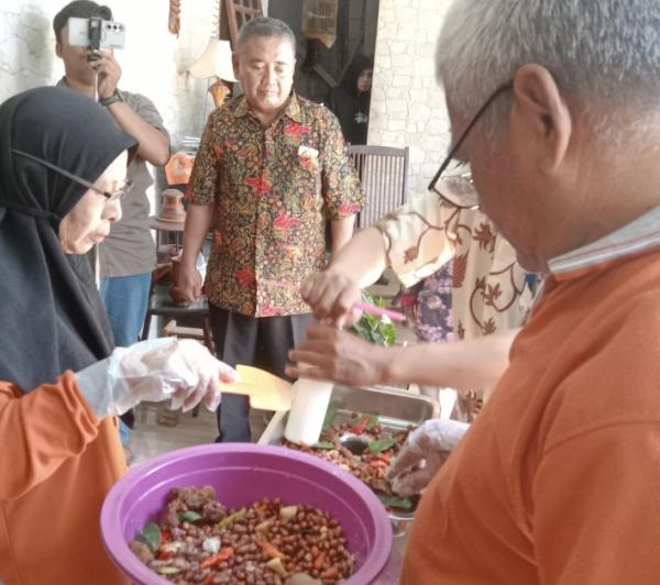 Tak Lagi Andalkan Cara Manual, Produksi Peyek UMKM di Surabaya Melonjak 3 Kali Lipat, Ini Rahasianya