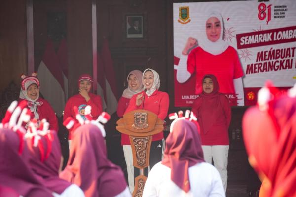 Agustusan, Ibu-Ibu di Kota Mojokerto Lomba Membuat Sambal Dan Merangkai Bumbu Masak