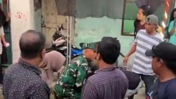 Pemotor Bleyer di Keramaian Gerak Jalan Jombang Babak Belur Dikeroyok Warga, Polisi Turun Tangan