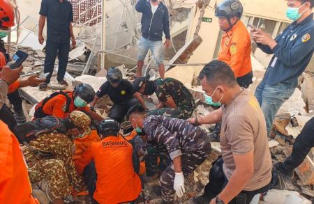 Korban Tewas Gempa Dasyat Flores Bertambah, Capai 47 Orang Meninggal
