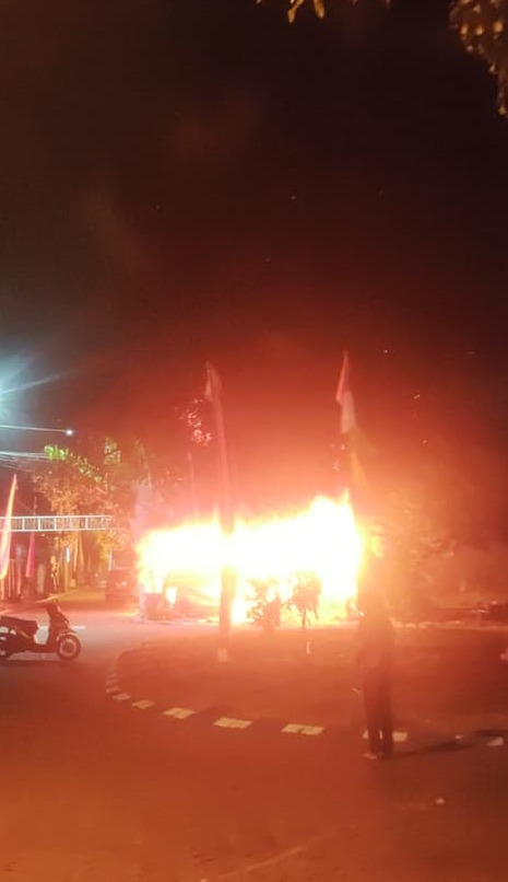 Rumah Usaha di Perum KNV Terbakar, 3 Unit PMK Diterjunkan