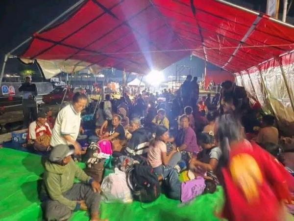 Gempa Susulan Masih Menguncang Flores 2.000 Warga Mengungsi