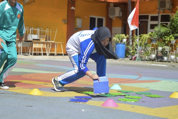 Lomba Color Flip SMK Ketintang Bikin Pitulasan Makin Seru, Kekompakan Siswa Jadi Kunci Kemenangan