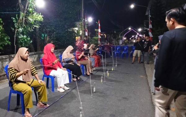 Keseruan Lomba Agustusan Emak Emak di Ponorogo Berhadiah Sayuran