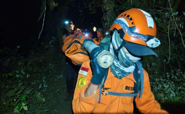 Jatuh ke Kawah Gunung Slamet, Jenazah Fahri Tiba di Basecamp Pukul 02.15 WIB
