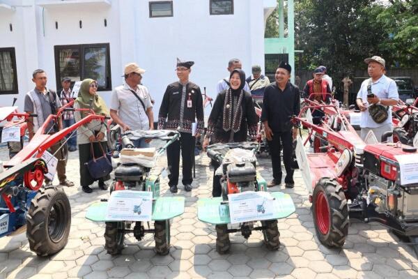 Poktan dan Gapoktan Bojonegoro Terima Bantuan Alsintan, Pemkab Dorong Modernisasi Pertanian