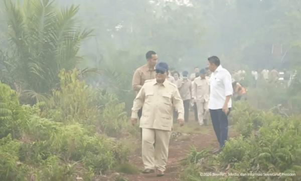 Tinjau Karhutla Kalimantan Barat Nekat Tak Pakai Masker, Prabowo Tegaskan Ingin Lihat Kondisi Nyata