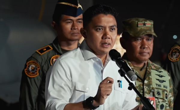 TNI AU Terbangkan 6 Pesawat, Bawa Logistik NTT hingga Alat Pemadam Gambut Kalimantan
