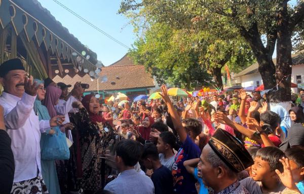 Peringati Maulid Nabi, Warga Desa Coper Ponorogo Gelar Tradisi Tebar Koin