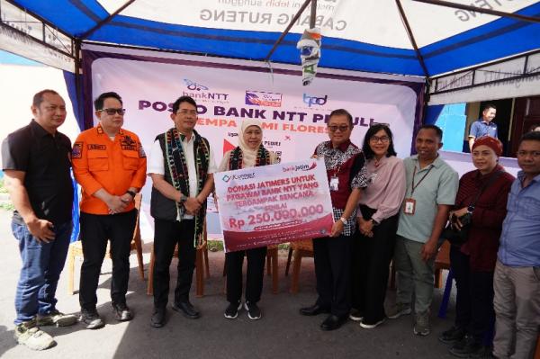 Pemprov Jatim dan Bank Jatim Salurkan Bantuan untuk Korban Bencana di NTT
