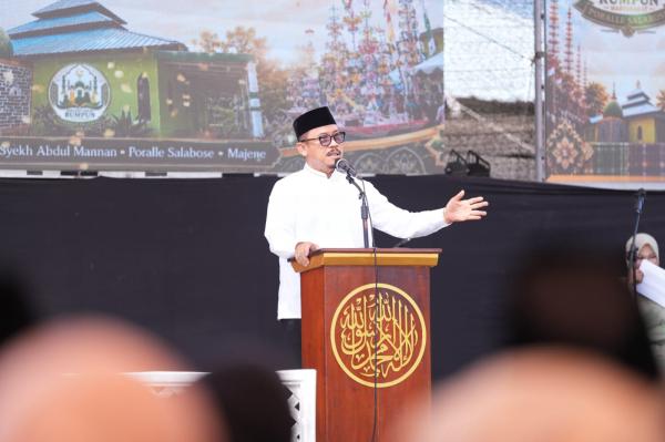 Hadir di Maulid Salabose, Gubernur SDK Ajak Jamaah Kirim Al-Fatihah untuk Mendiang Salim Mengga