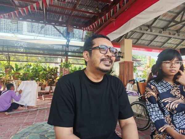 Akeyla Jadi Inspirasi, Dewan Jabar Pipik Apresiasi Generasi Muda Karawang Lestarikan Batik Lokal