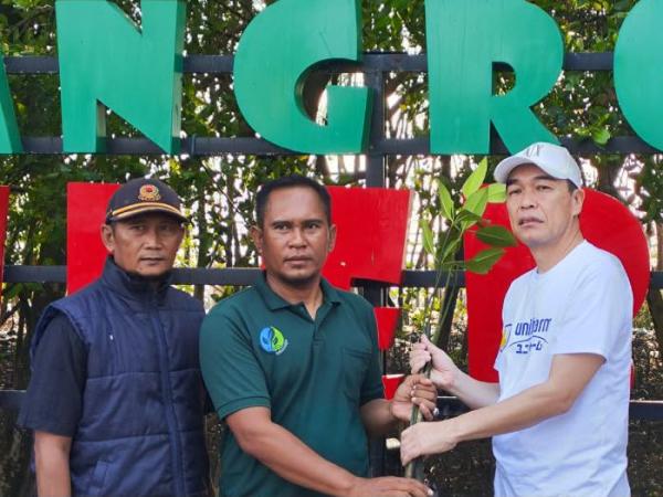 Jaga Ekosistem Pesisir, Pemkab Karawang dan Perusahaan Tanam 1.000 Mangrove di Cilebar