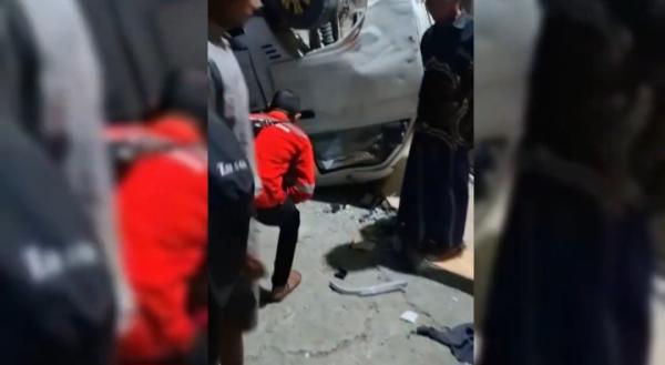 Salip Kendaraan, Pikap Tabrak Motor hingga Terguling Sebabkan Pasutri Tewas 