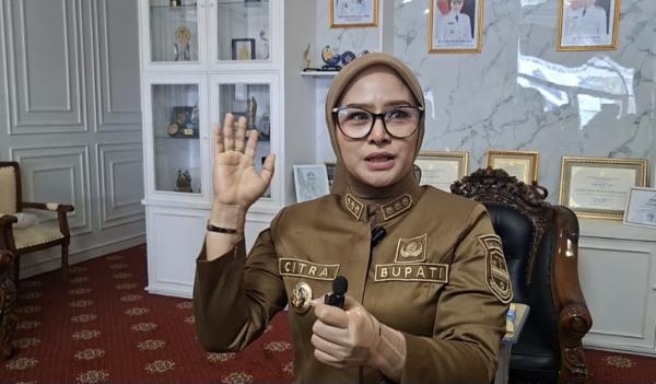 Detik-Detik Bupati Pangandaran Nyaris Jatuh dari Jembatan Patah: Sempat Merangkak, Tangannya Ditarik
