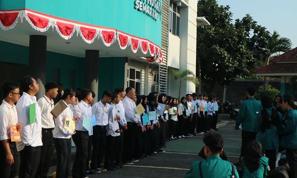 Ratusan Mahasiswa Baru UWHS Ikuti PKKMB 2026, Edukasi Pemanfaatan AI hingga Pentas Seni Budaya