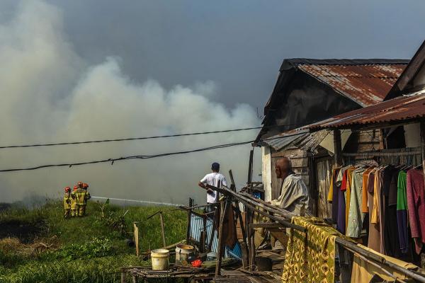 Potret Pemadaman Karhutlah Yang Ancam Rumah Warga
