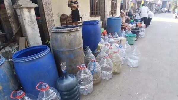 Kemarau Panjang, Warga Kabupaten Semarang Beli Air Bersih Rp5.000 per Galon