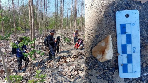 Dua Lokasi di Hutan Tritik Nganjuk Ditelusuri, Fosil hingga Diduga Mata Panah Ditemukan