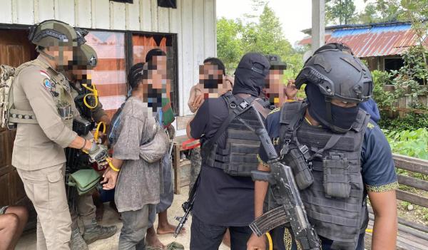 Polisi Amankan Enam Orang Usai Tembak Mati Empat KKB di Yahukimo