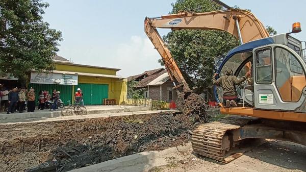 Bertahun-tahun Tak Dikeruk, Sungai Aji Kaliwungu Mulai Dinormalisasi Jelang Musim Hujan