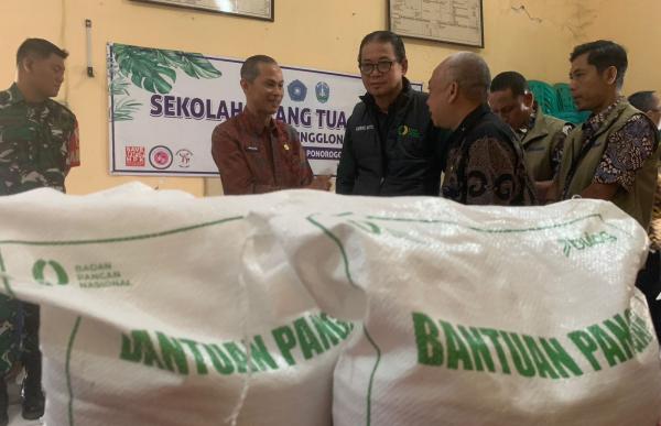 Bapanas Pantau Penyaluran Bantuan Pangan Warga Miskin di Ponorogo