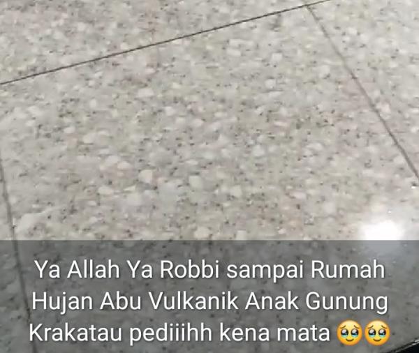 Abu Vulkanik Terbawa Angin ke Pringsewu, Warga Diimbau Pakai Masker dan Kacamata