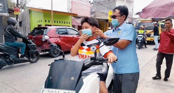 Abu Vulkanik Gunung Anak Krakatau Sampai Tenjo Bogor, Ribuan Masker Gratis Dibagikan