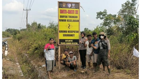 Satlantas Polres Basel Pasang 10 Spanduk Imbauan di Jalur Rawan Laka, Warga Diminta Waspada