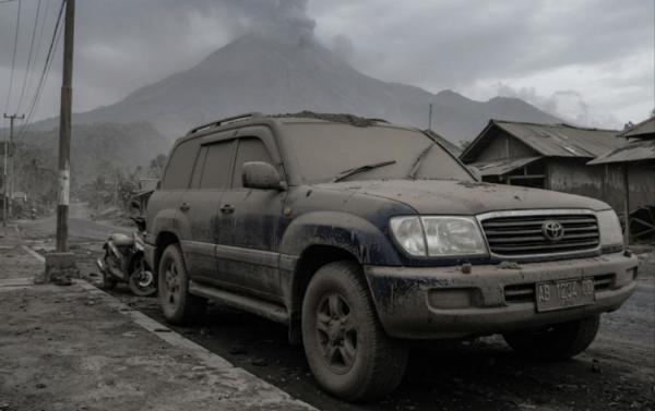 Abu Vulkanik Menyelimuti Mobil, Awas Jangan Langsung Hidupkan Mesin