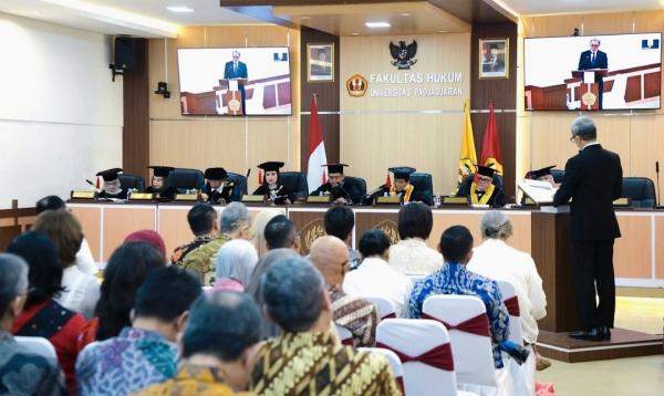 Dedie Rachim Raih Gelar Doktor Ilmu Hukum, Dorong Sentralisasi Data Nasional Perkuat Kebijakan
