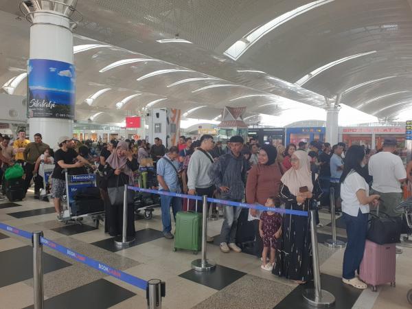Kualanamu Beroperasi Normal Meski 49 Penerbangan Terdampak Erupsi Anak Krakatau