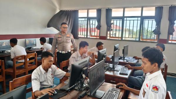 Polres Sragen Edukasi 115 Pelajar SMK Sakti Gemolong soal AI dan Etika Digital