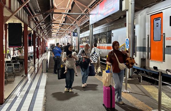 Jumlah Penumpang KA di Stasiun Wilayah Daop 4 Melonjak Imbas Erupsi Gunung Anak Krakatau