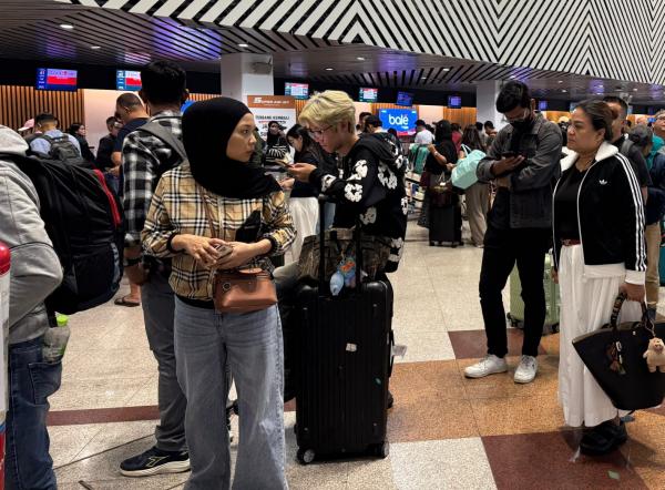 Dampak Erupsi Gunung Anak Krakatau, 12 Penerbangan di Juanda Dibatalkan