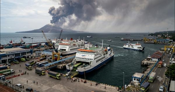 4 Alasan Pelabuhan Merak-Bakauheni Tetap Beroperasi Meski Gunung Anak Krakatau Erupsi