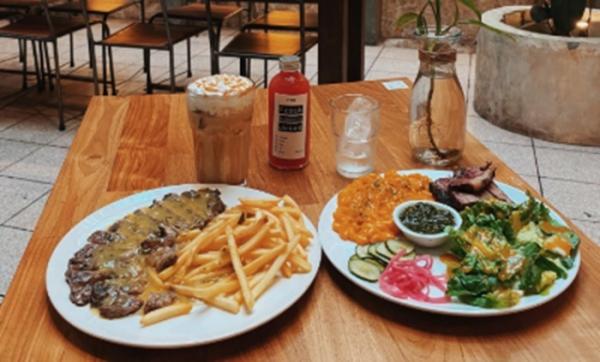 Lapar Jam 2 Pagi? Ini 5 Tempat Makan 24 Jam di Bandung yang Bisa Didatangi