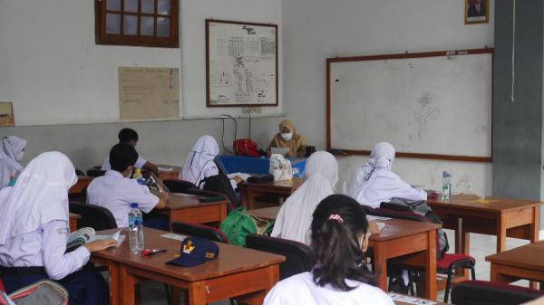 Meski Abu Vulkanik Gunung Anak Krakatau Terasa di Cimahi, Belum Ada Sekolah Terapkan PJJ