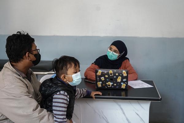 Potret Warga Terkena ISPA Berobat ke Puskesmas