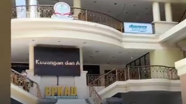 Polda Kaltim Geledah Kantor BPKAD Kutai Kartanegara, Diduga Terkait Honorarium Guru Swasta