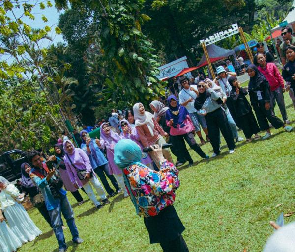 Sensasi Piknik Sambil Dengar Musik di Ecodome Kebun Raya Bogor