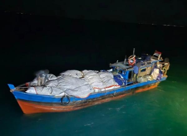 Bea Cukai Batam Amankan Kapal Kayu Bawa Barang Campuran Tanpa Dokumen
