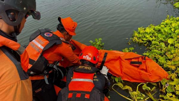 Lansia Hilang Misterius di Sungai Brantas Jombang Ditemukan Tewas Tersangkut Eceng Gondok