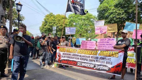 FRMJ Bergolak! Turun Jalan Desak Penutupan Operasional Pabrik Koper di Jombang