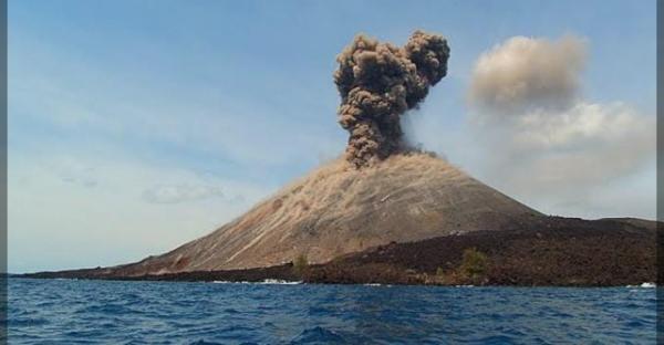 Enam Erupsi Strombolian Terjadi, Anak Krakatau Masih Berstatus Siaga