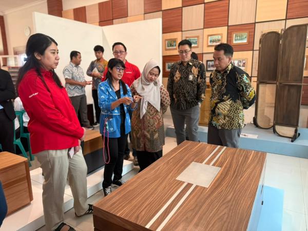Industri Furnitur Tinggalkan Cara Manual, Mahasiswa Vokasi Diminta Jadi Carpenter Digital
