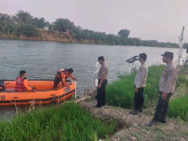 Lansia Tiba-tiba Hilang di Sungai Brantas Jombang, Warga Temukan Sandal dan Motor Korban