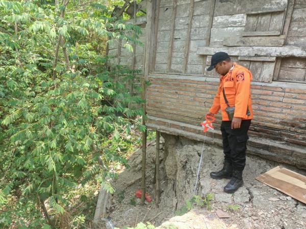 Tebing Sungai Tidu di Bojonegoro Longsor, Tiga Rumah Warga Terdampak