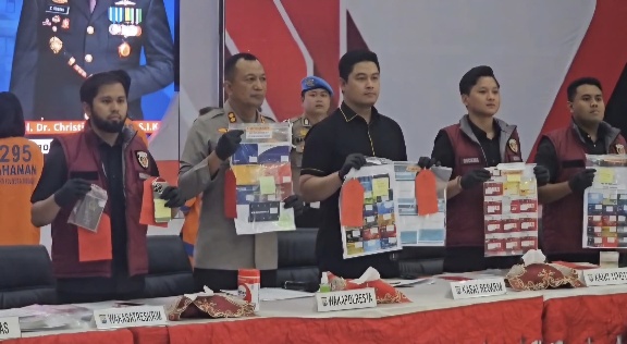 Polisi Bongkar Sindikat Scamming di Sidoarjo, 3 WNA China dan 1 WNI Jadi Tersangka